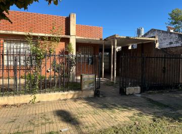 Casa de 6 ambientes, Santo Tomé · Casa a Refaccionar - 2 Habitaciones