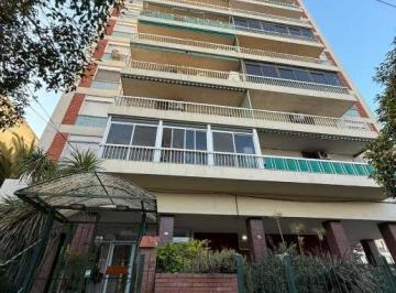 Departamento de 4 ambientes, Avellaneda · Departamento de 4 Ambientes Amplio en Las Torres de Prefectura.