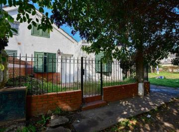 Casa · 70m² · 3 Ambientes · 2 Cocheras · Casa 2 Dorm. en Venta en La Plata 2 Garajes