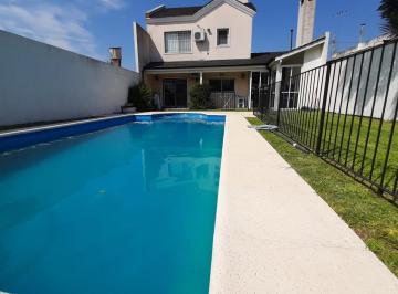 Casa · 172m² · 4 Ambientes · 2 Cocheras · Casa con Pileta Quincho y Parque y Garaje en Venta - Castelar