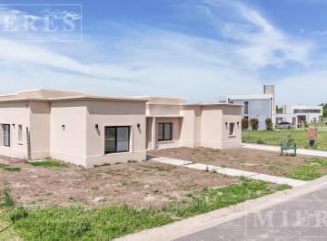 Casa · 170m² · 6 Ambientes · Casa en Venta Lote a La Laguna Area 11 San Sebastian
