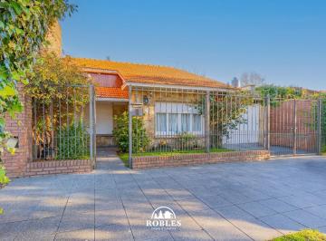 Casa · 182m² · 3 Ambientes · Chalet en El Tradicional Barrio Constitución
