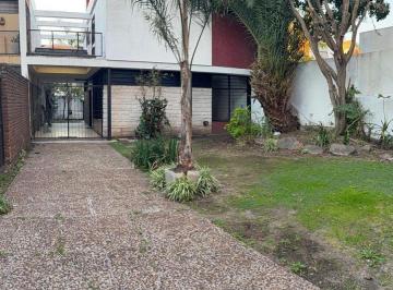 Casa · 240m² · 5 Ambientes · 3 Cocheras · Alquiler Casa 5 Ambientes con Garage y Fondo Ramos Mejia