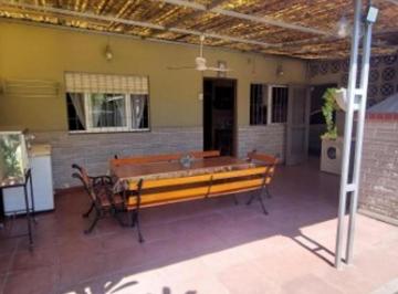 Casa · 135m² · 4 Ambientes · 1 Cochera · Venta Casa 3 Ambientes Mas PH 3 Ambientes