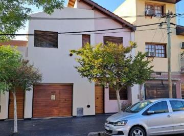 Casa · 190m² · 4 Ambientes · 1 Cochera · Venta Casa 4 Ambientes con Fondo y Piscina Lomas del Mirador