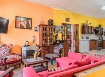 Casa · 168m² · 5 Ambientes · 2 Cocheras · Venta Casa 6 Ambientes con Cochera y Fondo Isidro Casanova
