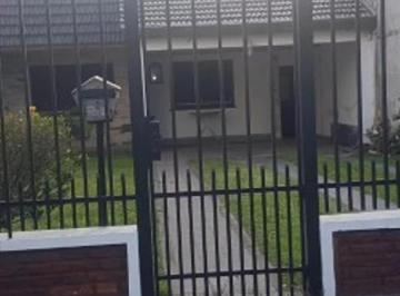 Casa · 200m² · 3 Ambientes · 5 Cocheras · Venta Casa 3 Ambientes con Galpon y Parque