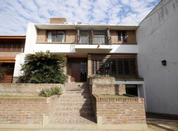 Casa · 370m² · 6 Ambientes · 3 Cocheras · Casa en Barrio Norte 4 Dorm