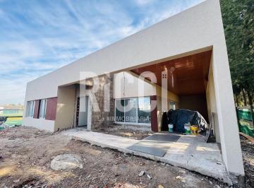 Casa · 180m² · 4 Ambientes · 2 Cocheras · Casa 4 Ambientes en Venta Haras del Sur II