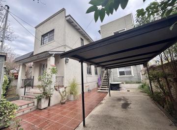 Casa · 165m² · 4 Ambientes · 1 Cochera · Casa en Alquiler en Tigre de 4 Ambientes con Cochera y Parrilla