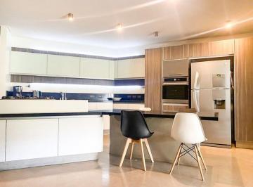Casa · 373m² · 3 Ambientes · Casa 3amb Playroom Pileta Cocher. V. adelina. Golf