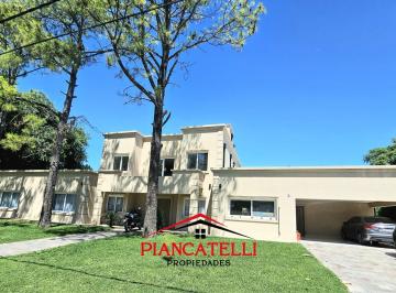 Casa · 1500m² · 6 Ambientes · 2 Cocheras · Venta de Casa con 6 Ambientes en Country San Diego Moreno