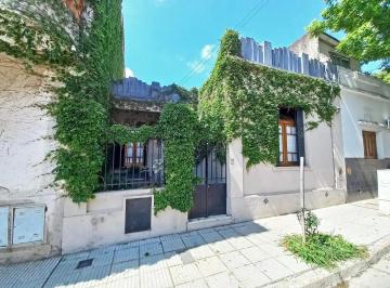Local comercial · 127m² · 1 Cochera · Venta Casa Lote Propio 3 Ambientes Escritoriotaller con Pat