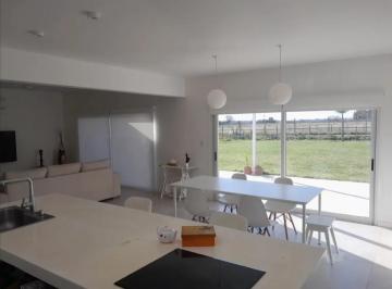 Casa · 158m² · 3 Ambientes · 2 Cocheras · Venta Casa San Sebastian Area 1
