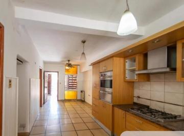 Casa · 189m² · 6 Ambientes · B Juniors - Americo Vespucio 1600 - 4 Dorm.!
