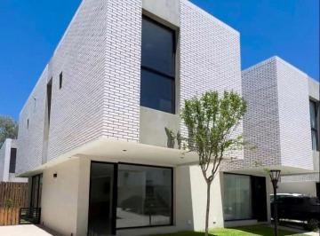 Casa · 123m² · 4 Ambientes · 2 Cocheras · Casa en Venta en Bosques de Champagnat