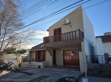 Casa · 220m² · 6 Ambientes · 1 Cochera · Venta Casa 3 Dormi Apta Credito Caleta Olivia
