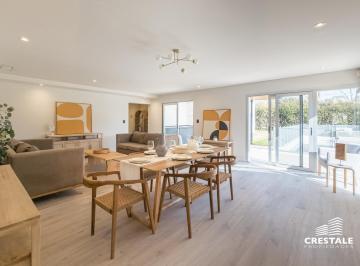 Casa · 196m² · 5 Ambientes · 1 Cochera · Venta - Casa 3 Dorm. con Jardín y Pileta - Funes Hills Miraflores, Barrio Privado.