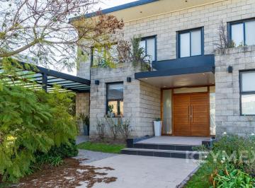 Casa · 278m² · 4 Ambientes · 2 Cocheras · Venta Casa 4 Ambientes con Pileta Barrio Las Liebres