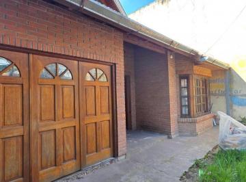 Casa · 130m² · 4 Ambientes · 1 Cochera · Chalet a Estrenar Apto Credito Ezeiza, con Terminaciones Pen