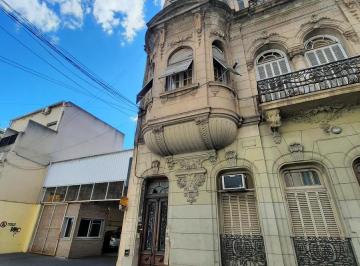 Casa · 96m² · 4 Ambientes · Alquiler de Casa de Pasillo Buenos Aires Al 1000, 2 Dorm. y Patio