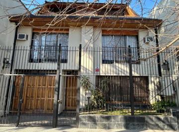 Casa · 241m² · 4 Ambientes · 2 Cocheras · Venta Casa 4 Ambientes Jardin y Pileta Villa Raffo