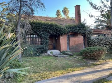 Casa · 160m² · 10 Ambientes · 2 Cocheras · Casa en Alquiler en Chacras de Coria