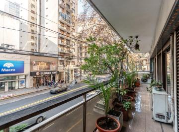 Departamento · 189m² · 4 Ambientes · 1 Cochera · Semipiso I Frente I Amplio Patio I Cochera I Buena Distrib.
