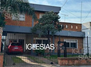 Casa · 124m² · 5 Ambientes · 2 Cocheras · Casa en Venta con Jardín en Boulogne, San Isidro