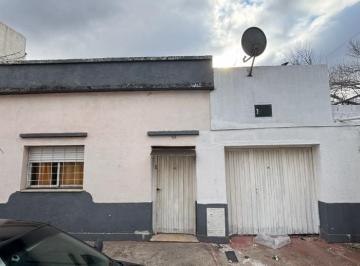Casa de 5 ambientes, Avellaneda · Casa en Venta con Departamento Al Fondo