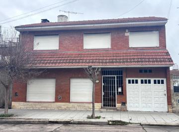 Casa · 168m² · 5 Ambientes · 2 Cocheras · Casa en Alquiler de 5 Ambientes en Barrio San José