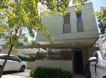 Casa · 222m² · 4 Ambientes · 1 Cochera · Casa de 2 Plantas de 4 Amb C/cochera en Barrio Privado Dorre