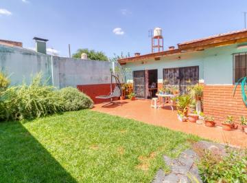 Casa · 3 Ambientes · 1 Cochera · Casa Lote Propio en Venta Villa Maipú San Martín 3 Ambientes con Jardin