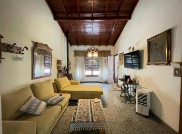 Casa · 174m² · 5 Ambientes · 1 Cochera · Casa Multifamiliar en Venta - Morón Central