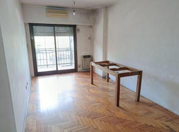 Departamento de 3 ambientes, San Cristobal · Excelente Departamento de Tres Ambientes con Balcón Corrido y Dos Baños