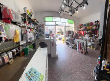 Bodega-Galpón de 6 ambientes, Flores · Local Deposito Galpon 130 m² en Planta Baja en Excelente Estado