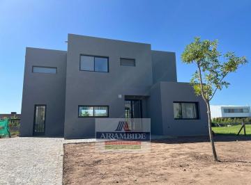 Casa · 199m² · 5 Ambientes · 2 Cocheras · Puertos del Lago - Ceibos