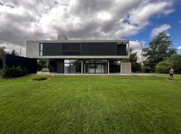 Casa de 4 ambientes, Ituzaingó · Casa en Country Los Pinguinos Estilo Moderno a Estrenar.