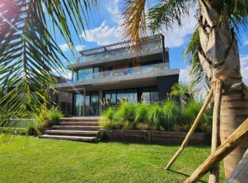 Casa · 475m² · 6 Ambientes · 4 Cocheras · Casa en Venta en El Yacht, Nordelta, Tigre