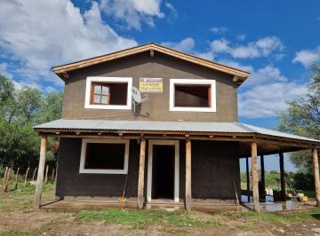 Casa · 96m² · 6 Ambientes · 1 Cochera · Casa en Venta con Terreno Grande en San Javier, Traslasierra!