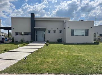 Casa de 5 ambientes, Presidente Perón · Hermosa Casa en Venta, 5 Ambientes en Barrio La Alameda