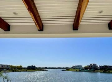 Casa · 250m² · 6 Ambientes · 3 Cocheras · Casa a La Laguna Central en Marinas Puertos del Lago Escobar