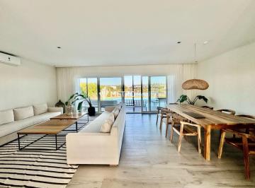 Casa · 943m² · 7 Ambientes · 1 Cochera · Casa a La Laguna con 4 Dorm. en Suite en Barbarita