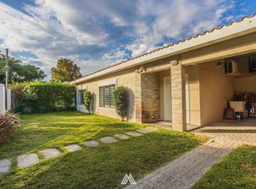 Casa · 171m² · 5 Ambientes · 2 Cocheras · Venta Casa Salinas, 3 Dorm, Piscina, Barbacoa.