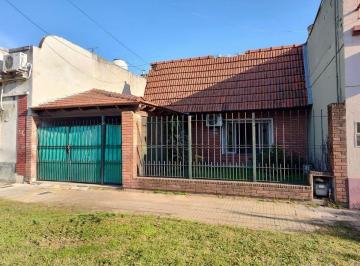 Casa · 150m² · 3 Ambientes · 1 Cochera · Casa en Venta en Lanus Este a m de La Unla