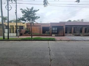 Casa · 152m² · 5 Ambientes · 3 Cocheras · Casa Barrio Obrero 150 m² en Pb Frente a Plaza