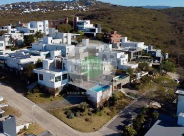 Casa · 352m² · 6 Ambientes · 3 Cocheras · Alto Warcalde - 4 Dorm (2 en Suite) - Escritura Rec. Menor Casa en Venta