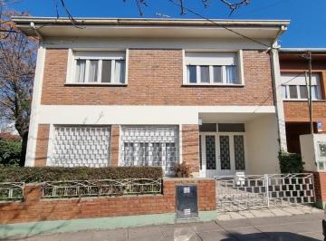 Casa · 228m² · 4 Ambientes · 1 Cochera · Casa Chalet en Venta en San Isidro, G. B. a. Zona Norte, Argentina