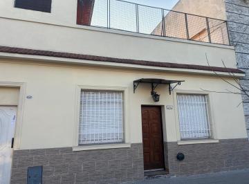 PH de 3 ambientes, Pompeya · Depto. Tipo Casa Al Fte. con Entrada Individual de 3 Amb con Patio y Terraza