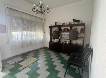 PH · 89m² · 3 Ambientes · 1 Cochera · Venta Casa Tipo PH. Al Frente. Castelar Norte.